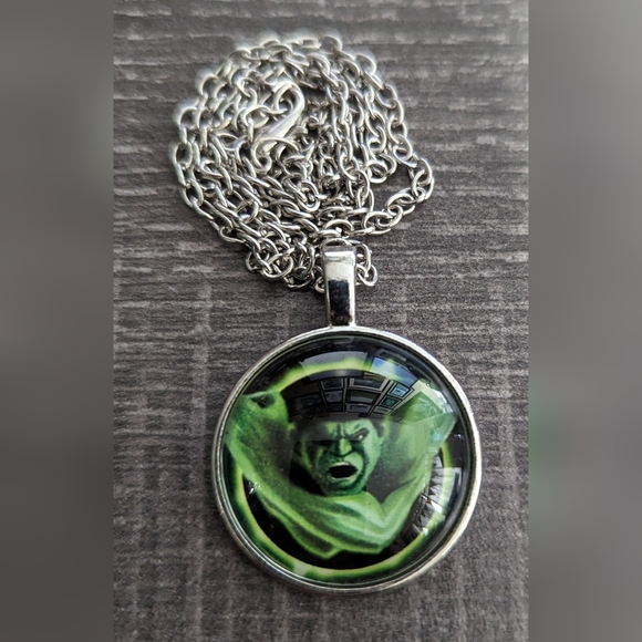 Marvel Hulk Necklace, NWOT - Picture 2 of 3
